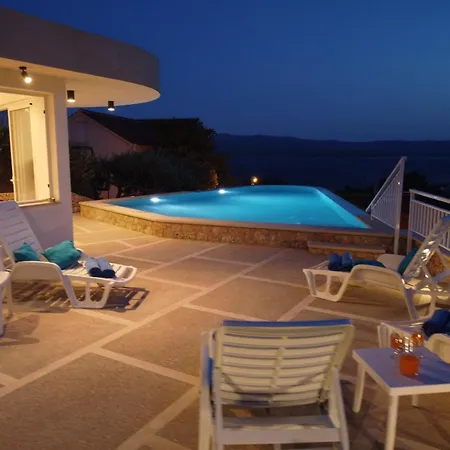 Franka With Pool Bol