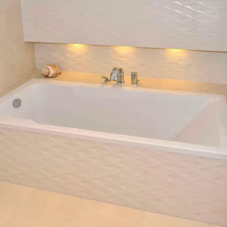 Franka With Pool Bol