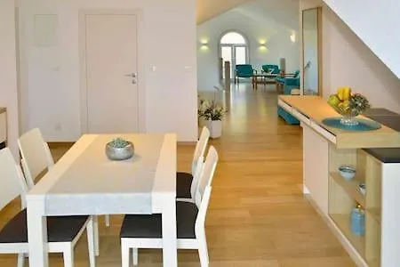 Franka With Pool * Bol