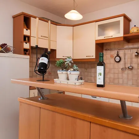 Franka With Pool Bol