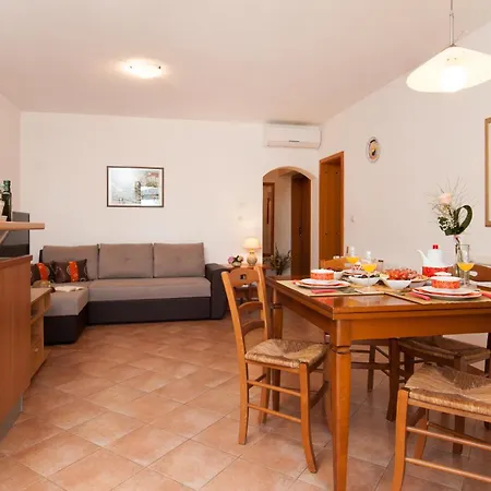 Apartment Franka With Pool *