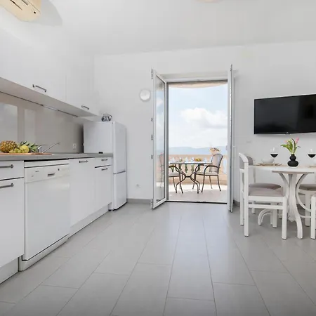 Franka With Pool * Bol