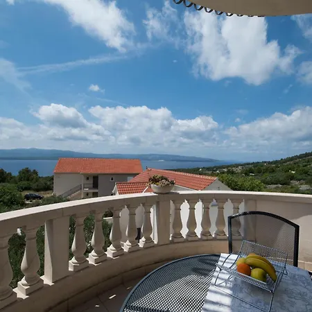 Franka With Pool Bol