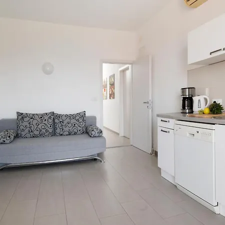 Franka With Pool Apartman *