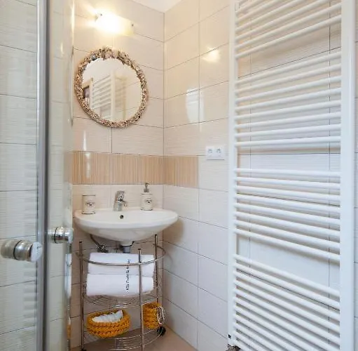 Franka With Pool Бол