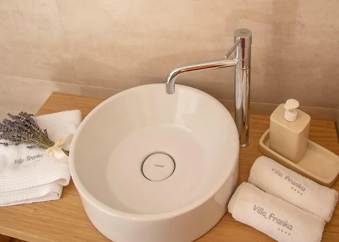 Franka With Pool Апартаменты *