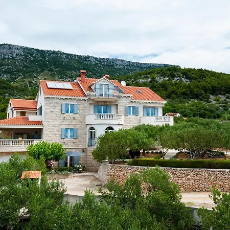 Apartman Franka With Pool Bol