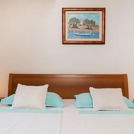 Franka With Pool * Bol