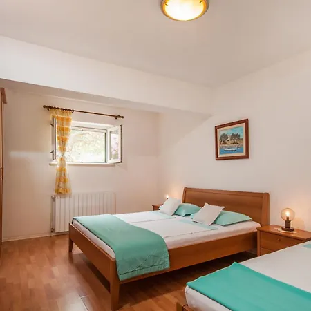 Franka With Pool * Bol