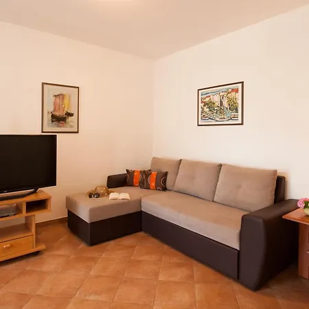 Franka With Pool Apartman Bol