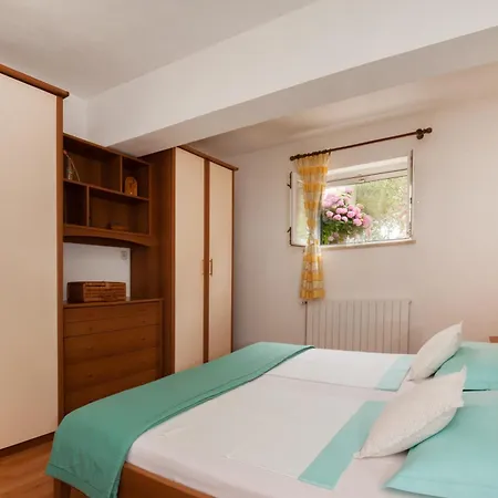 Franka With Pool Apartman *