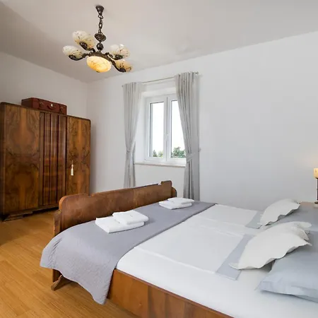 Franka With Pool Apartman Bol