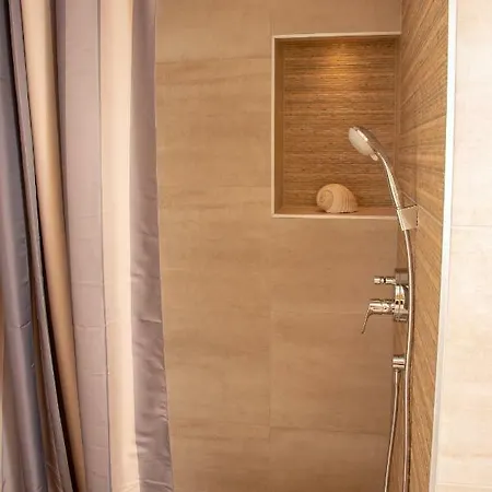 Franka With Pool * Bol