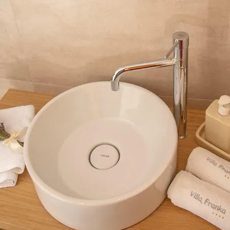 Franka With Pool Apartman *